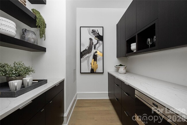 Building Photo - 614 Queens Rd