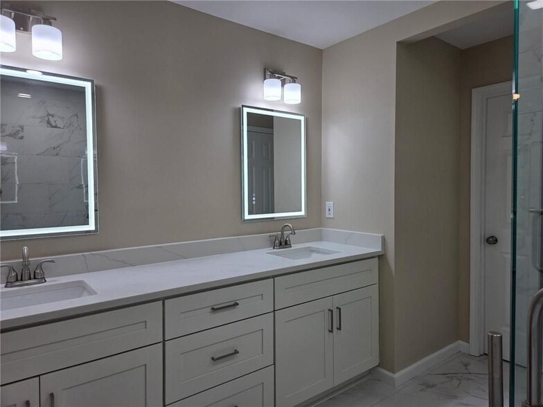 Building Photo - 2424 Elkhorn Ter