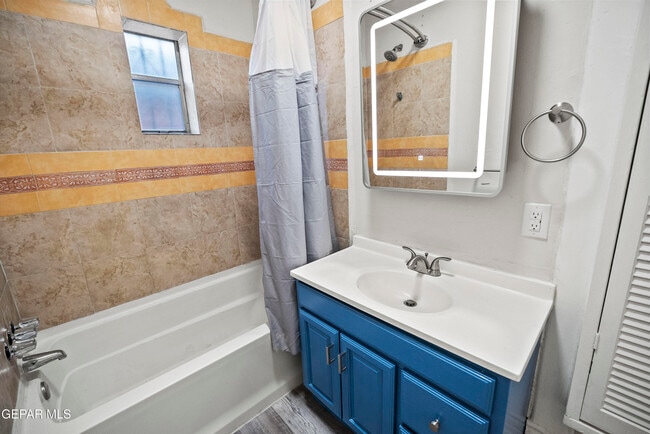 Building Photo - 3418 Yandell Dr