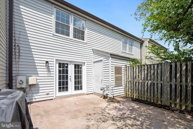 Building Photo - 5605 Independence Cir