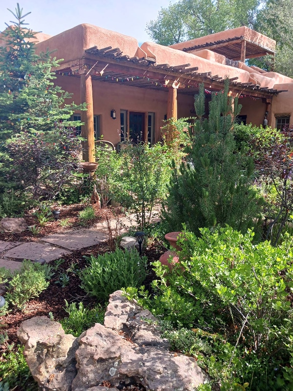 Building Photo - 519 La Lomita Rd