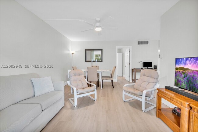 Building Photo - 9091 Lime Bay Blvd