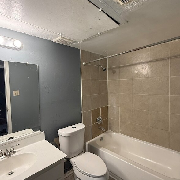 Building Photo - 10603 S Wilcrest Dr