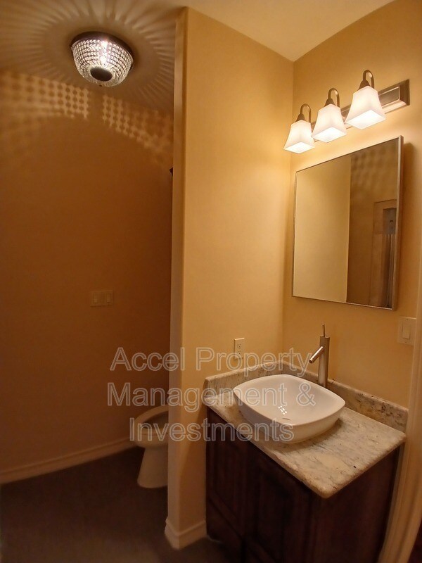 Building Photo - 2423 W Hampton Ave