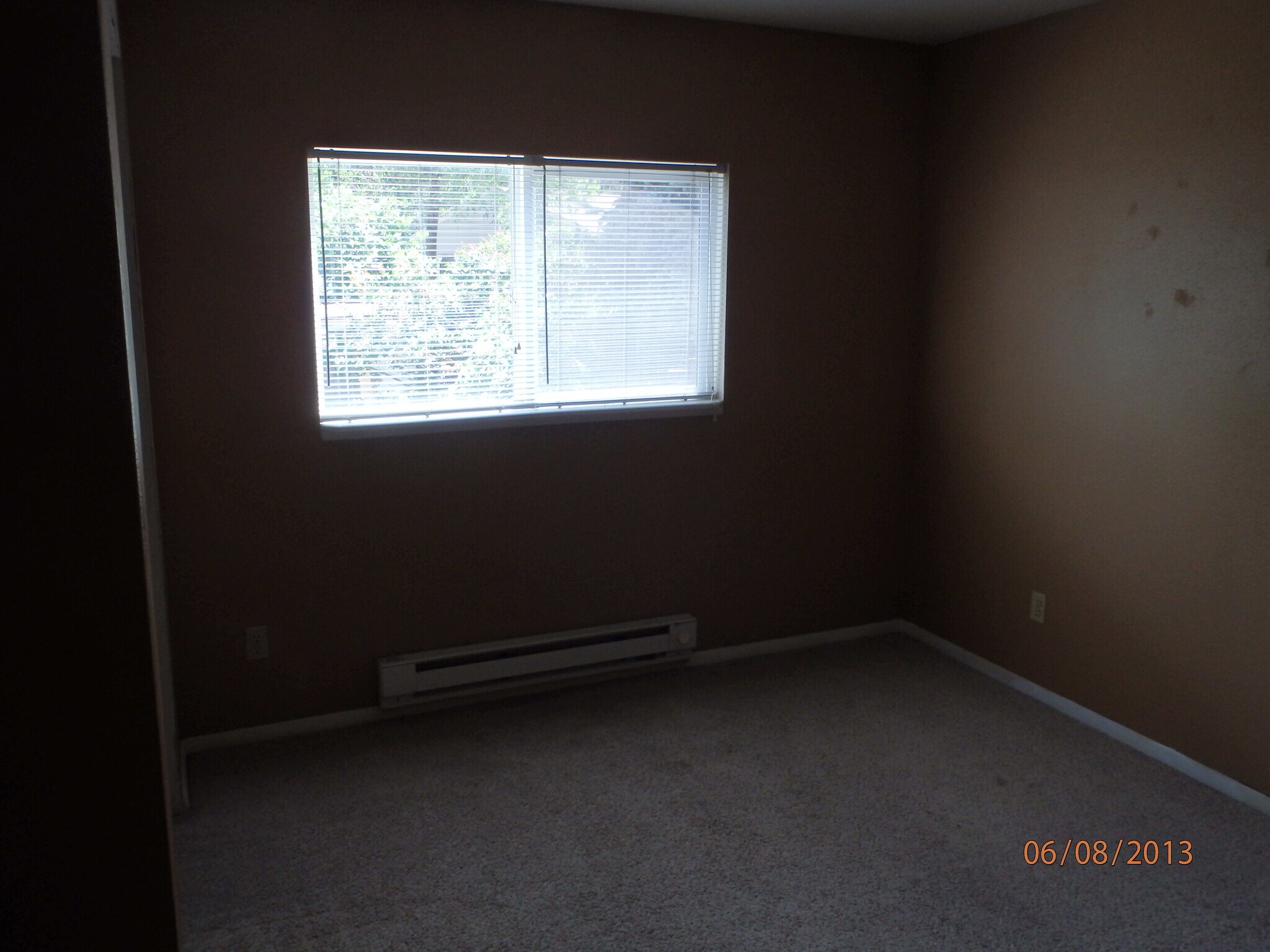 Building Photo - 605 W Lake St