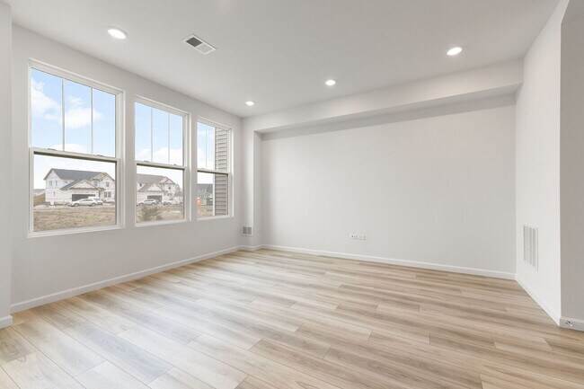 Building Photo - 672 Switchgrass Wy