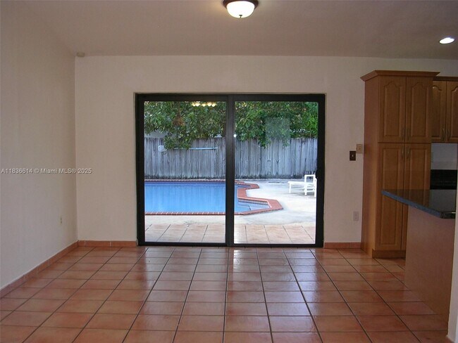 Building Photo - 14765 Kendale Lakes Blvd