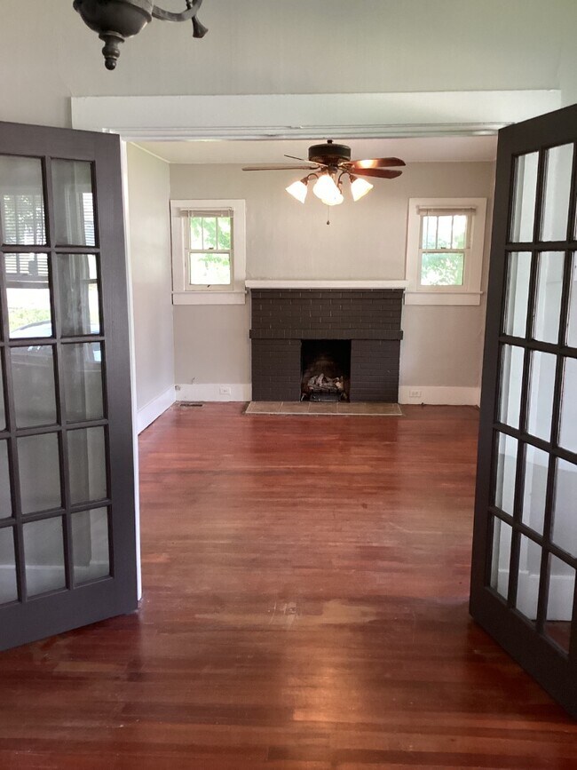 Building Photo - 2404 Whitesburg Dr