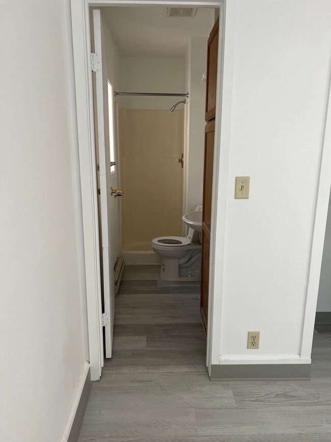 Building Photo - 1120-1130 NE Shaw Street