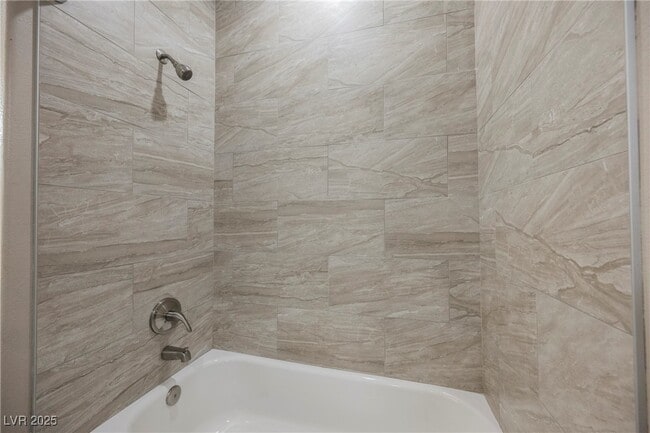 Building Photo - 138 Cam Capri