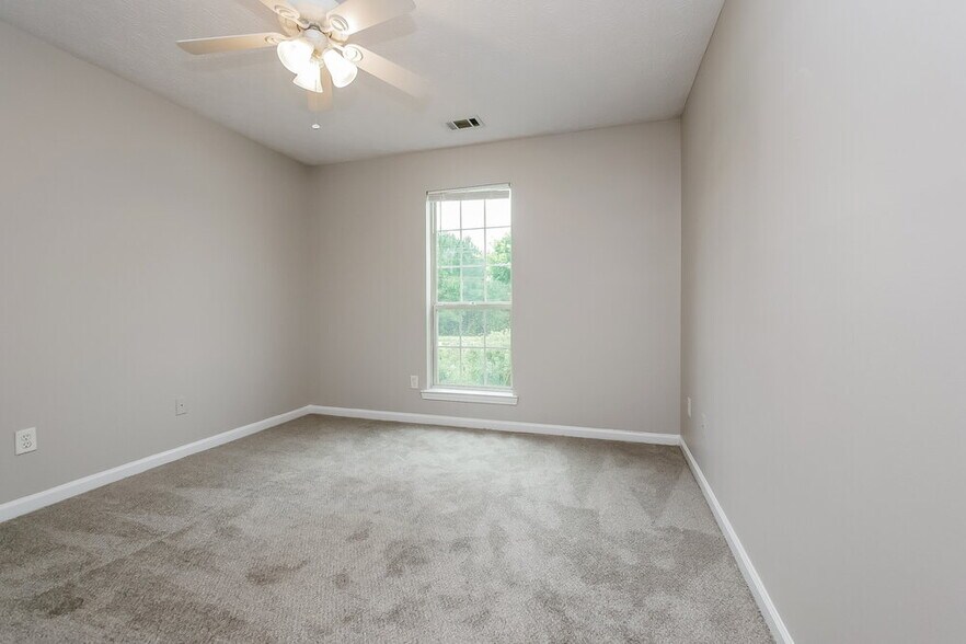 Building Photo - 101 Floresta Dr