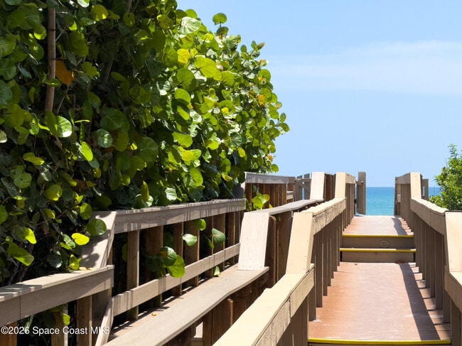 Building Photo - 105 La Costa St