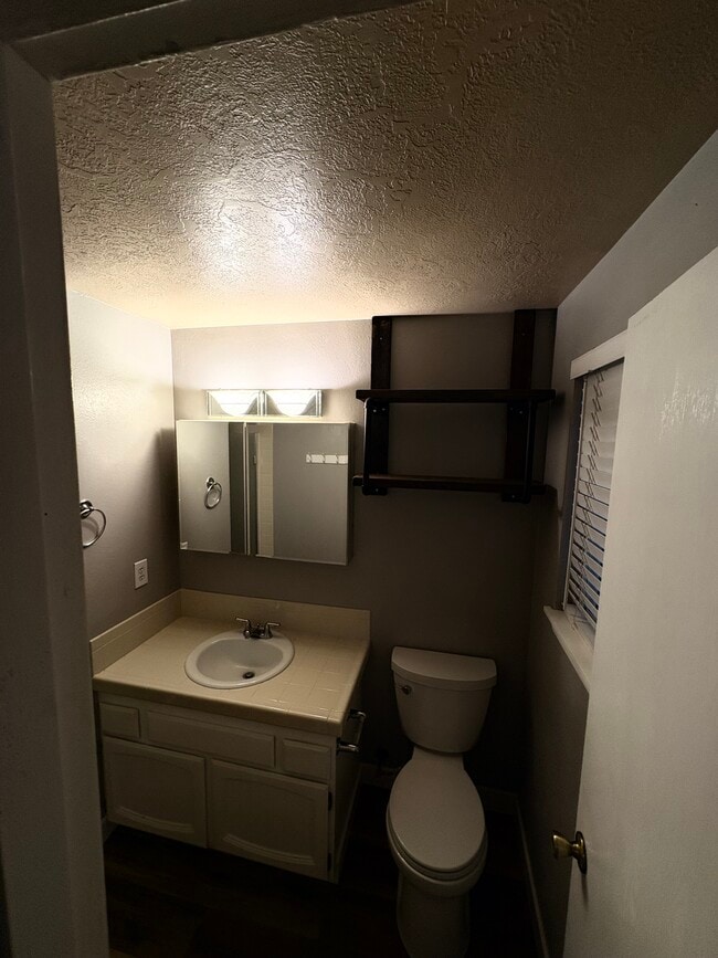 Building Photo - 1405 E Bergeson St