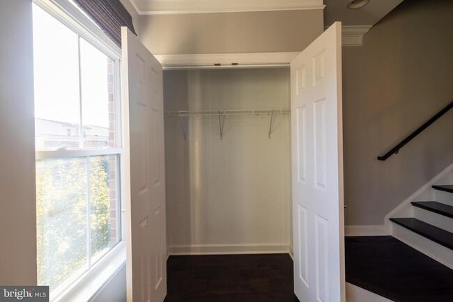 Building Photo - 323 Community Center Ave