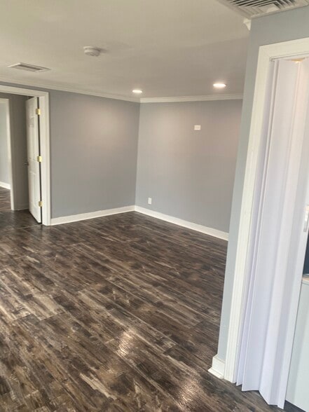 Building Photo - 44 Bridgeport Ave