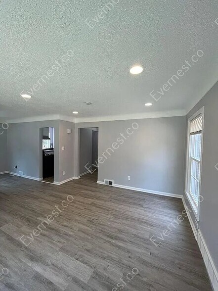 Building Photo - 14233 Piedmont St