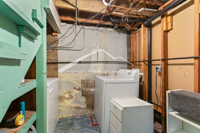 Building Photo - Lovely 3 bedroom home in the Highlands Nei...