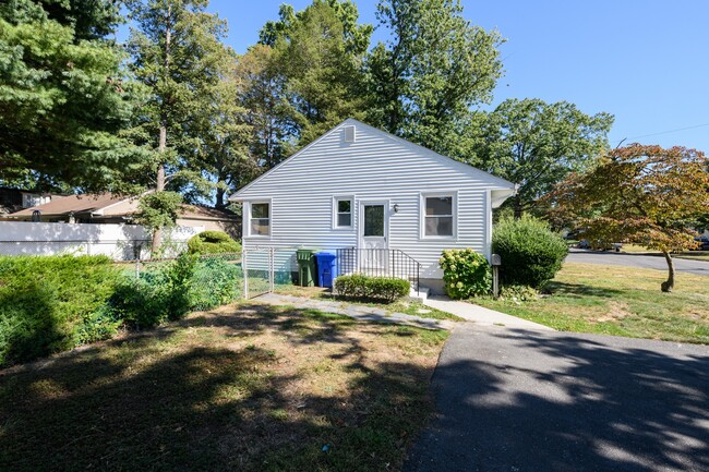 Building Photo - 361 Meadowbrook Ave