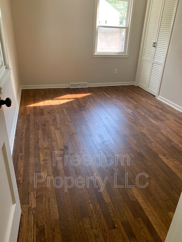 Building Photo - 38 Elmhurst Cir