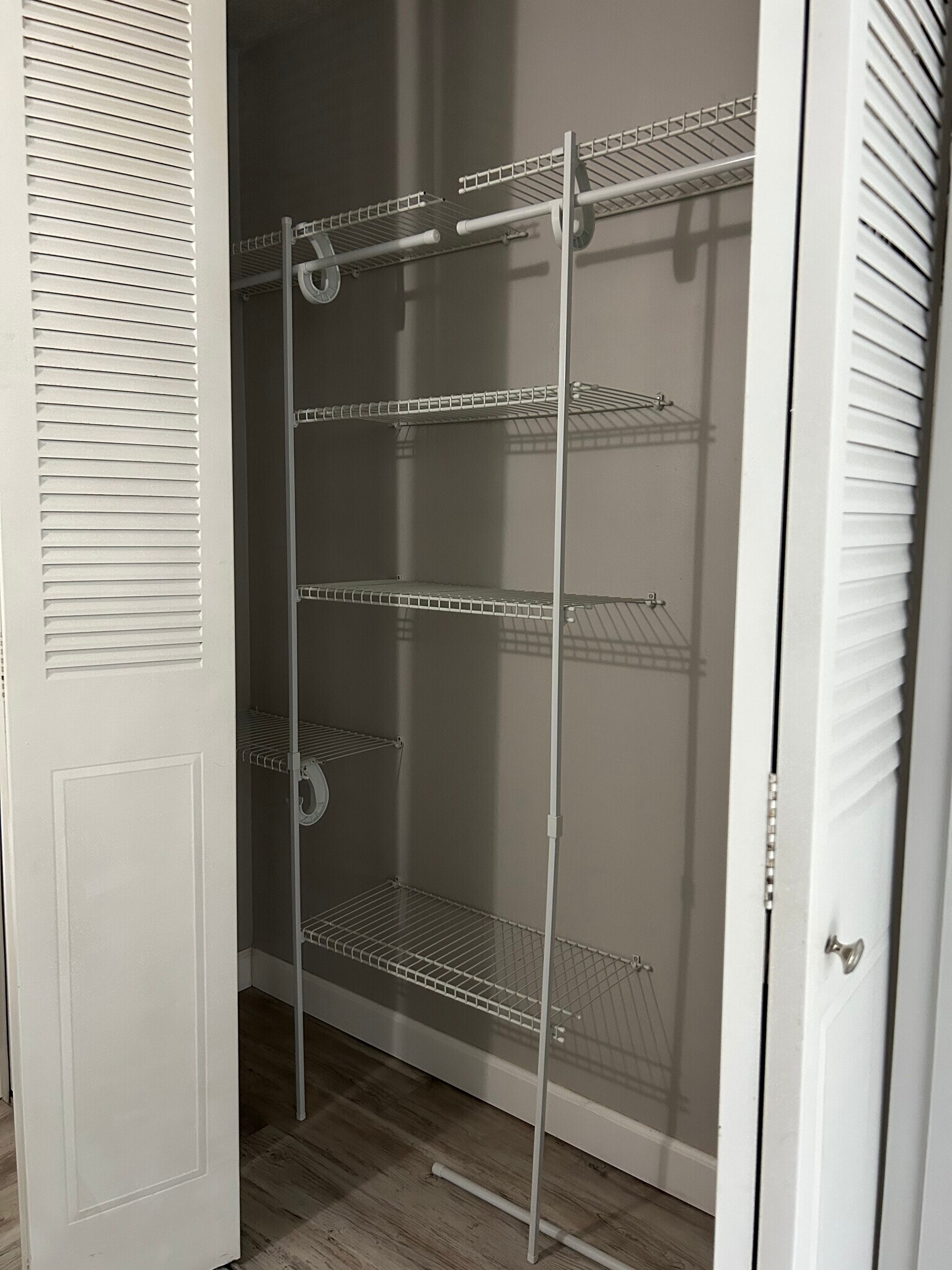 Building Photo - 410 W 7th St