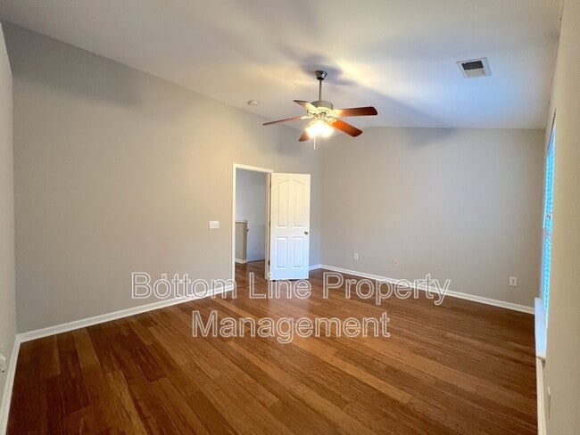 Building Photo - 10814 Princeton Village Dr