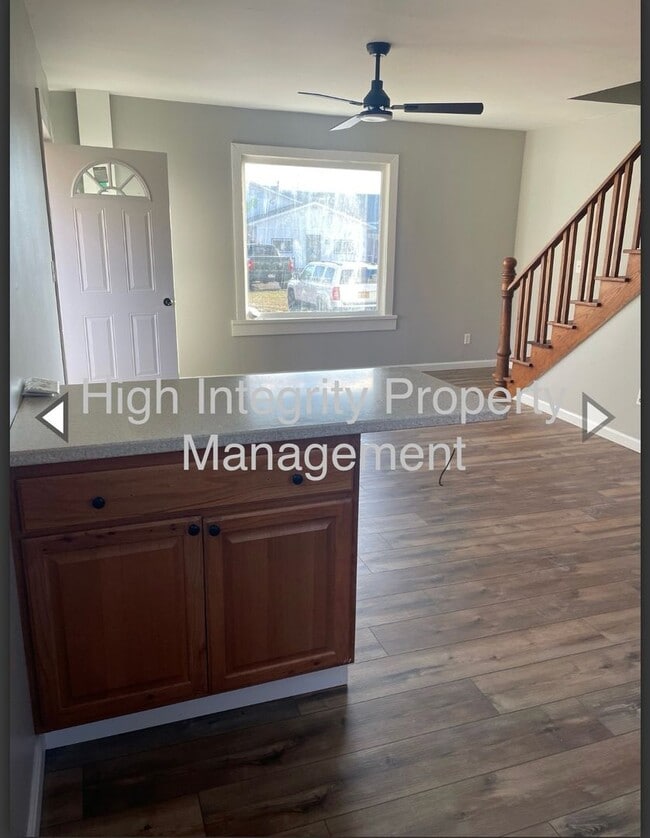 Building Photo - 3032 Lake Rd