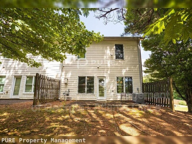 Building Photo - 5905 Oakbrook Lake Ct