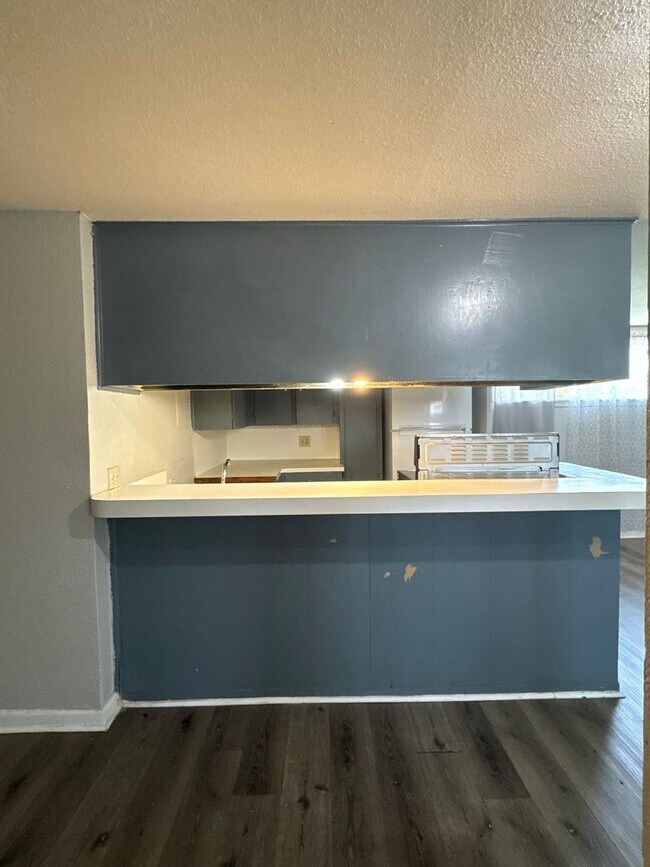 Building Photo - Updated 2-Bed, 2-Bath Duplex