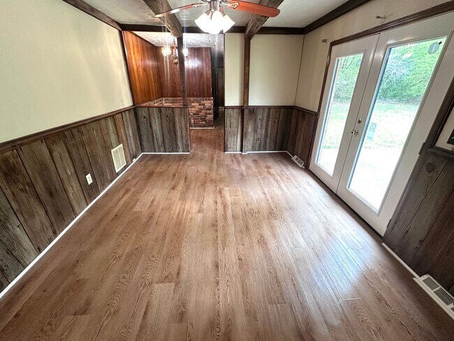 Building Photo - 3 Bedrooms, 2 Bathroom - House in North Rome!