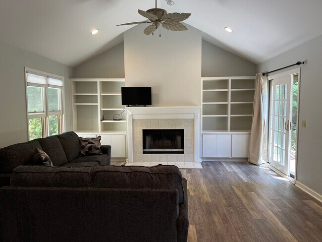 Building Photo - Lowcountry Style Home in Hilton Head Plantation- Unfurnished