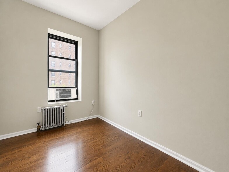 Building Photo - 2254 5th Ave