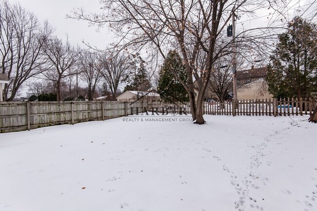 Building Photo - Updated Craftsman Living: 2BR/2BA + Den in NW Rochester