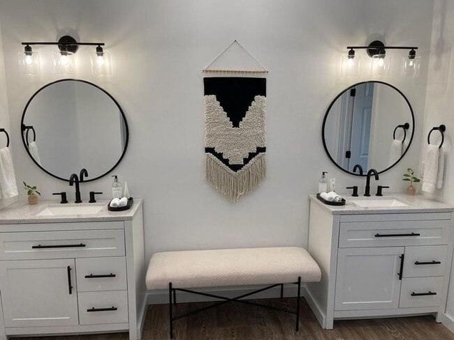 Building Photo - 7360 San Sebastian Dr