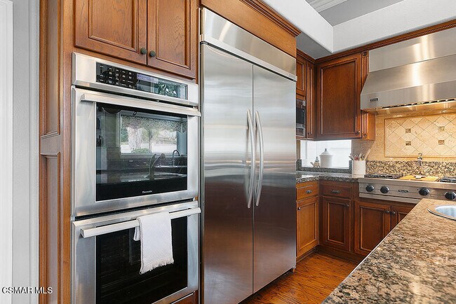 Building Photo - 136 Heath Meadow Pl