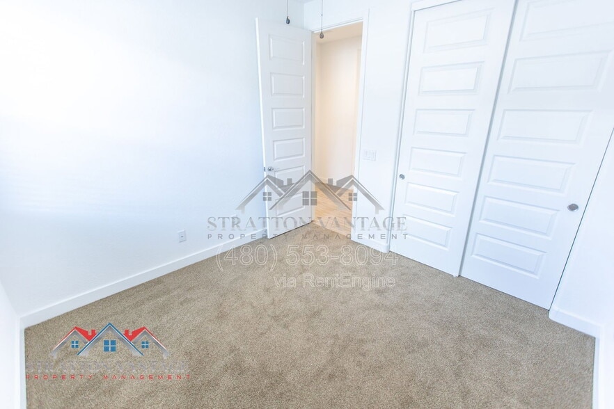 Building Photo - 2304 E Kelly Dr
