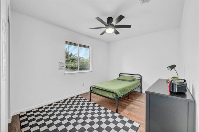 Building Photo - 1700 Palmetto Dr