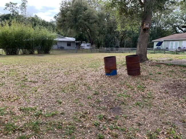 Building Photo - Nice 3/2 in St. Cloud on Oversized Lot w/ Lots of Upgrades