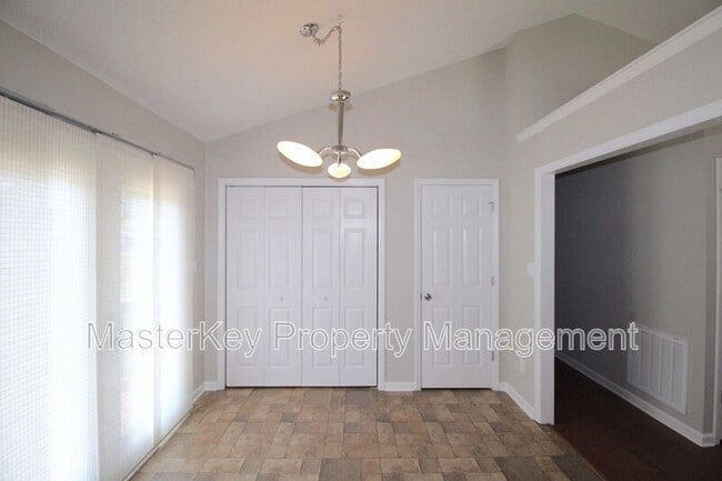 Building Photo - 305 Noonday Ct