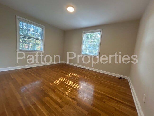 Building Photo - West Columbia Home