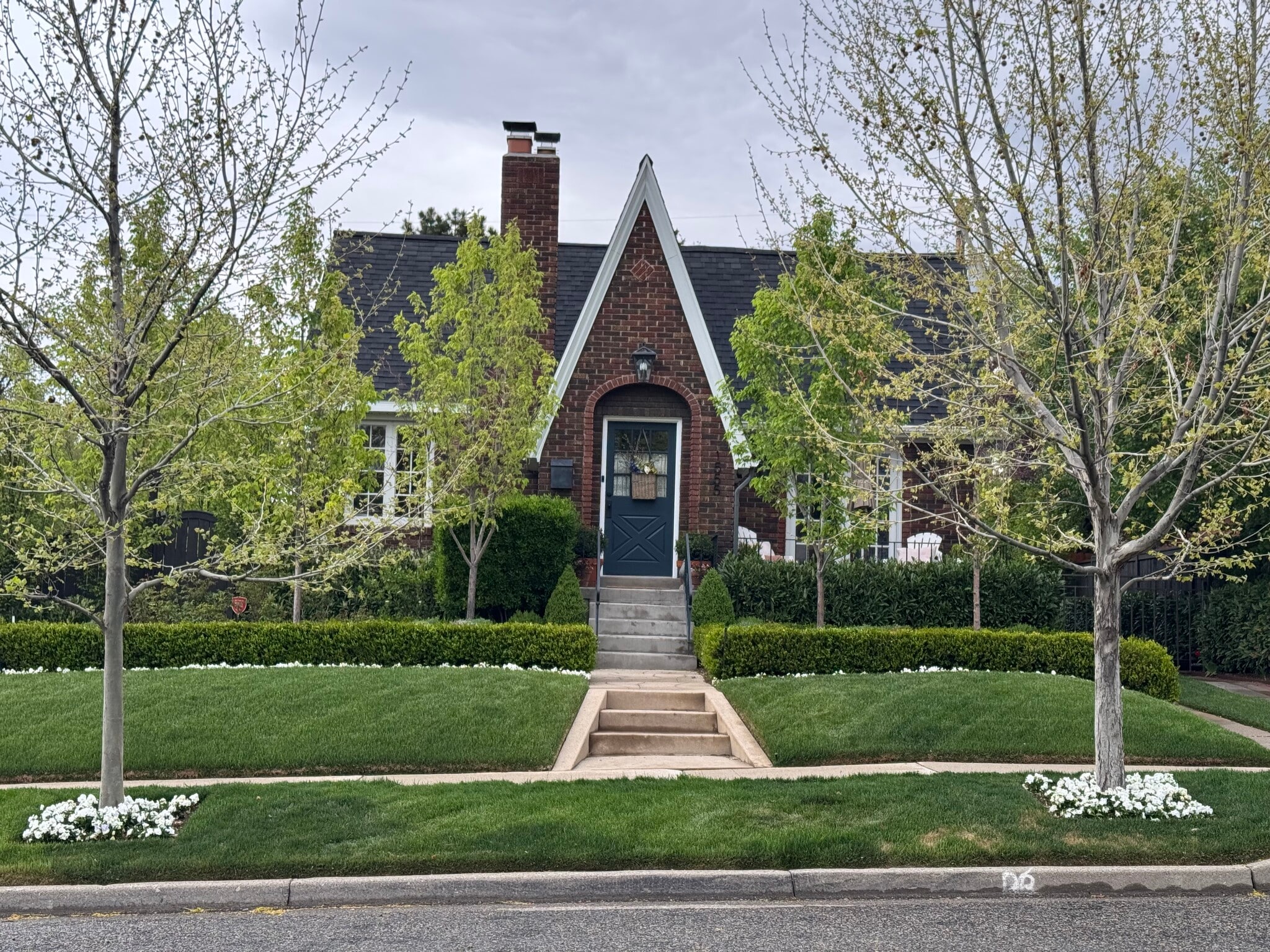 basement apartment - 1555 E Browning Ave