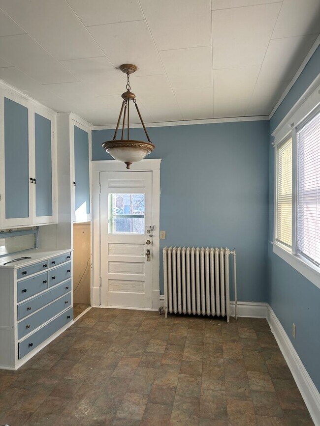 Building Photo - 118 9th St S