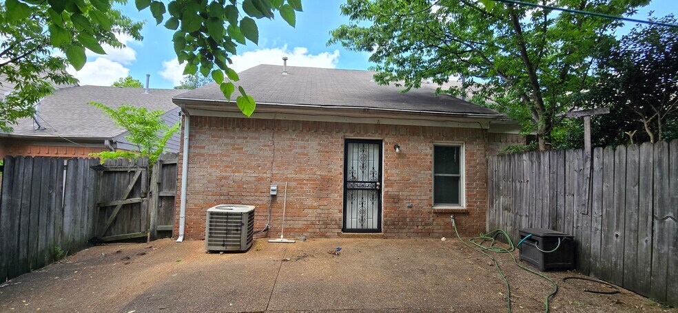 Building Photo - 6761 Whitten Pine Dr