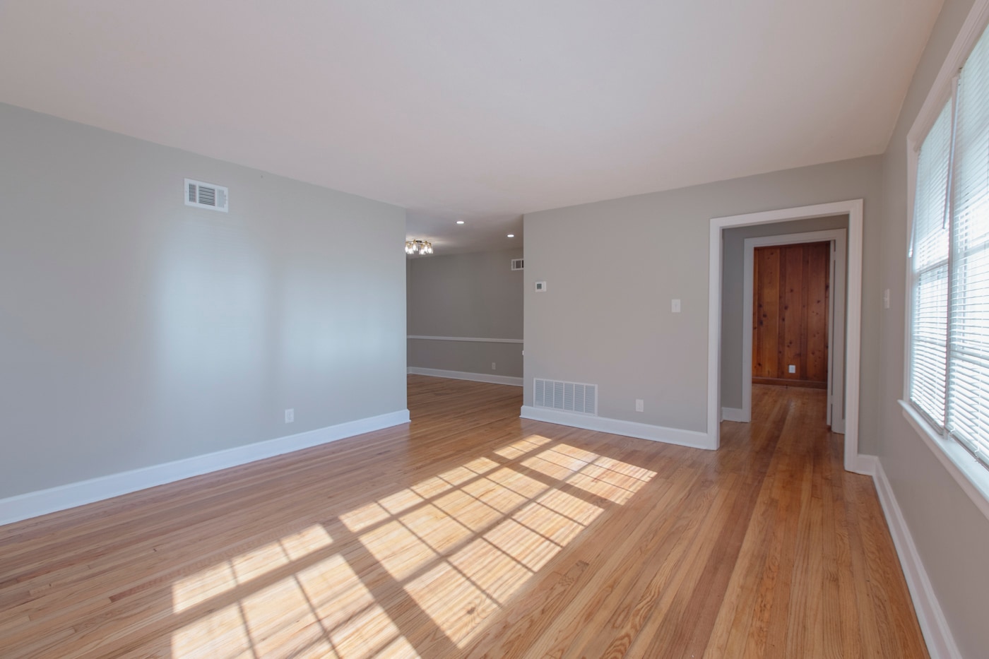 Living Room - 1532 E 53rd St