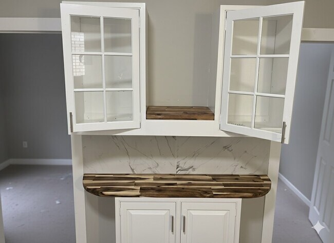 Building Photo - 4332 S Hermitage Ave