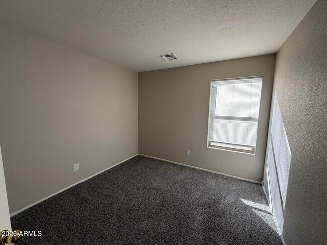 Building Photo - 16567 W Latham St