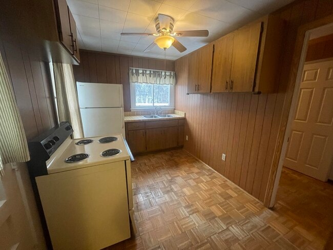 Building Photo - 8224 W Main St