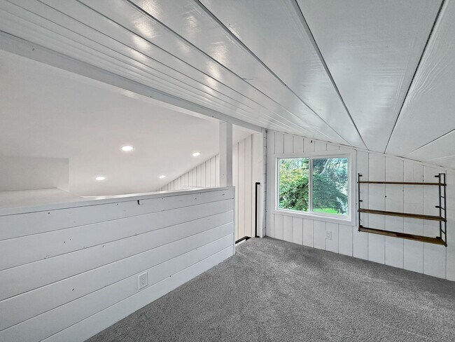 Building Photo - 3B/2BA Home in Encinitas Now Available for...