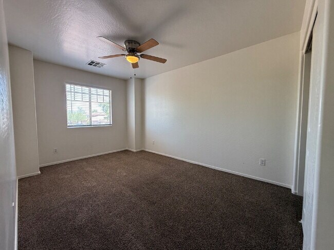 Building Photo - "Spacious 4-Bedroom Haven with 2 Bath Retreats in Laveen's Heart – 1,893 Sq Ft of Comfort!"