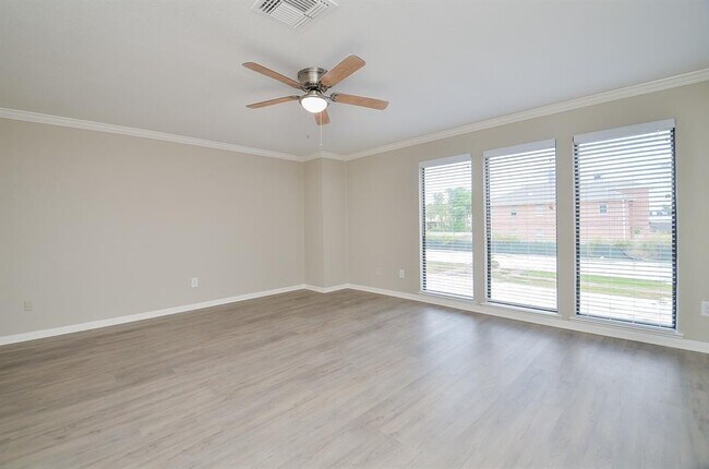 Building Photo - 5630 Fairdale Ln