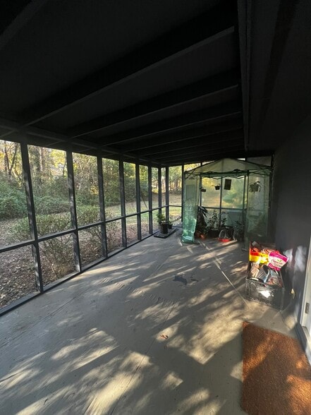 Building Photo - 4802 Easy St